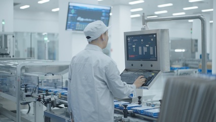 全球首座中医药健康品“灯塔工厂”落地云南白药，引领中药智造新纪元